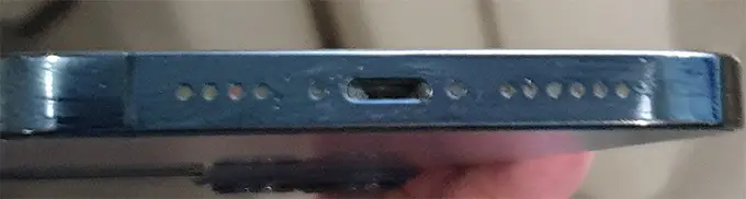 Забруднений роз'єм на телефоні