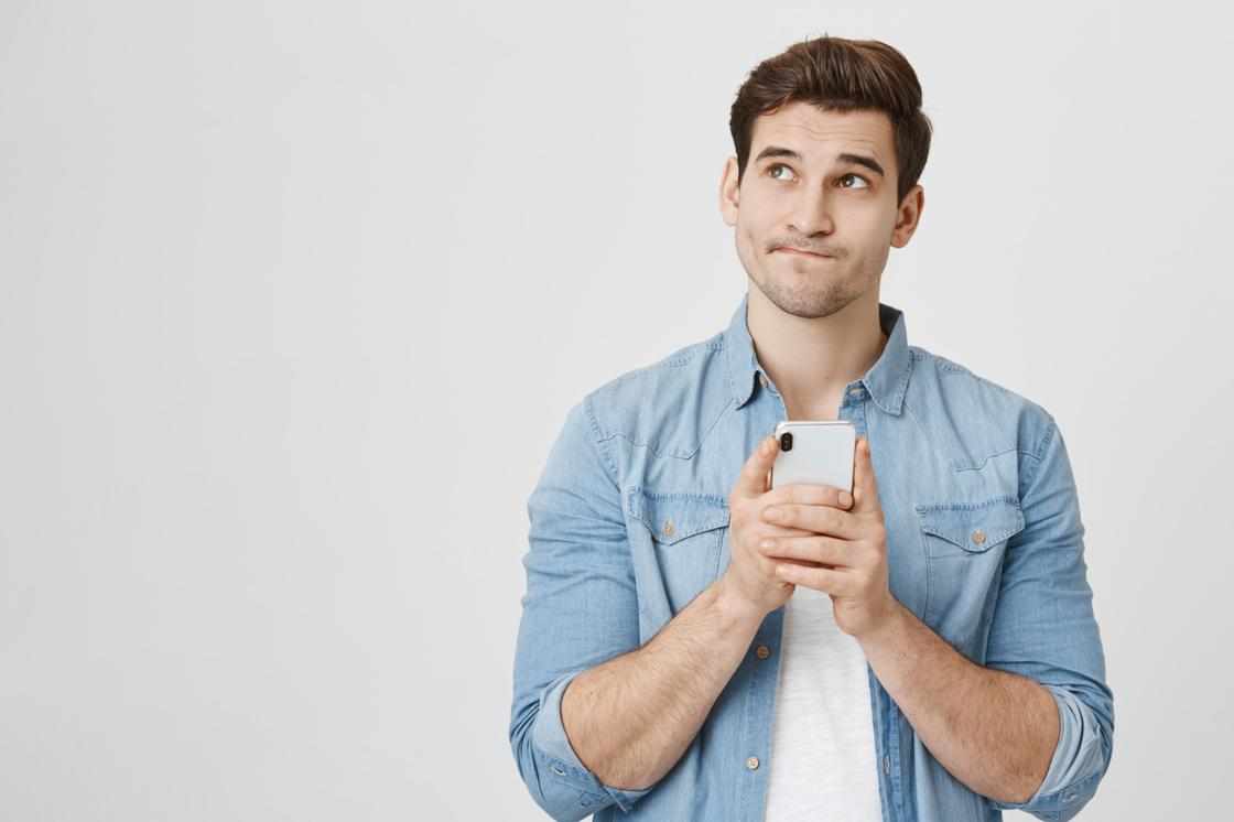 Чоловік з телефоном